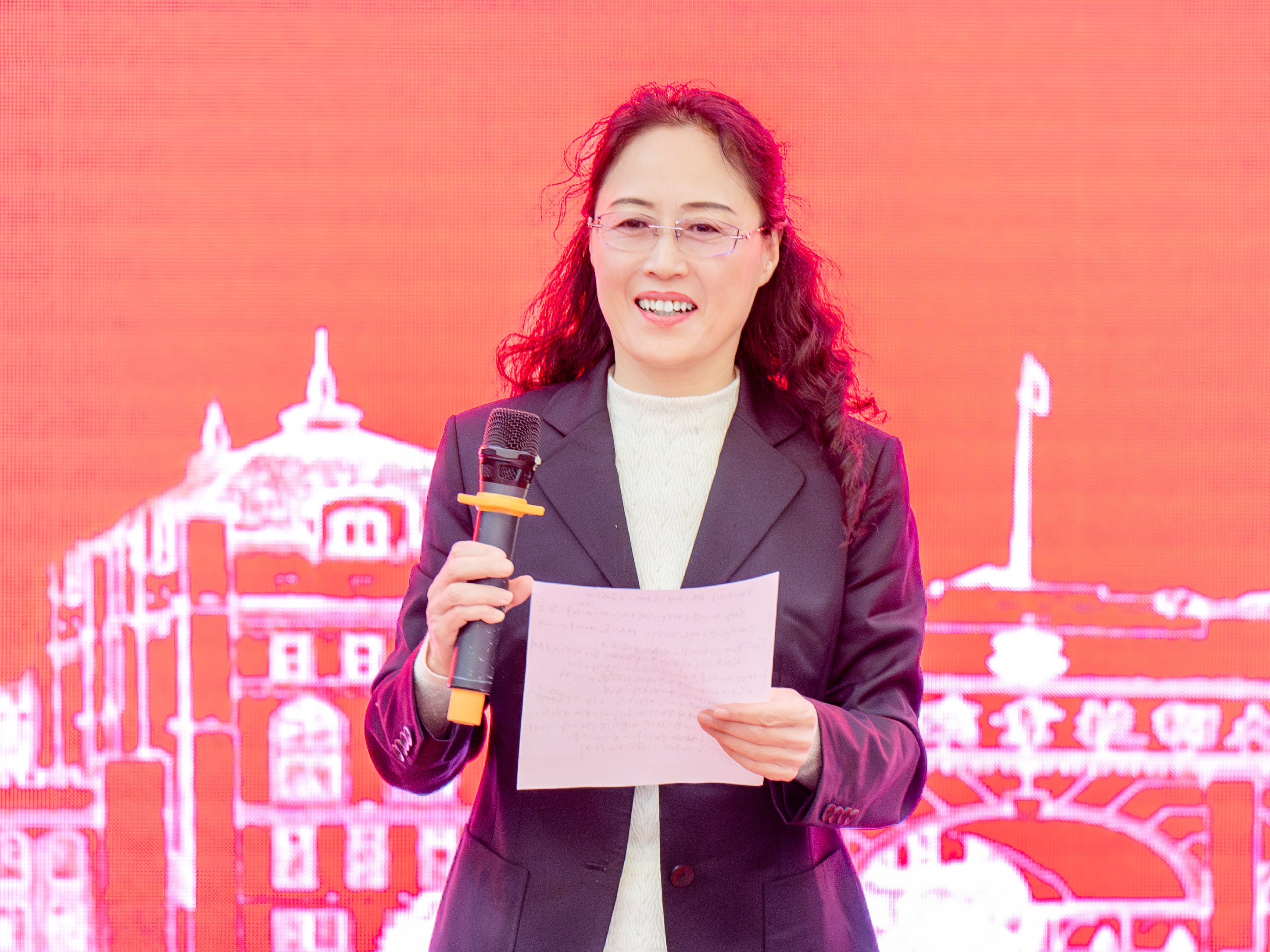 图8 朱颖华教授现场点评.jpg 图8 朱颖华教授现场点评.jpg