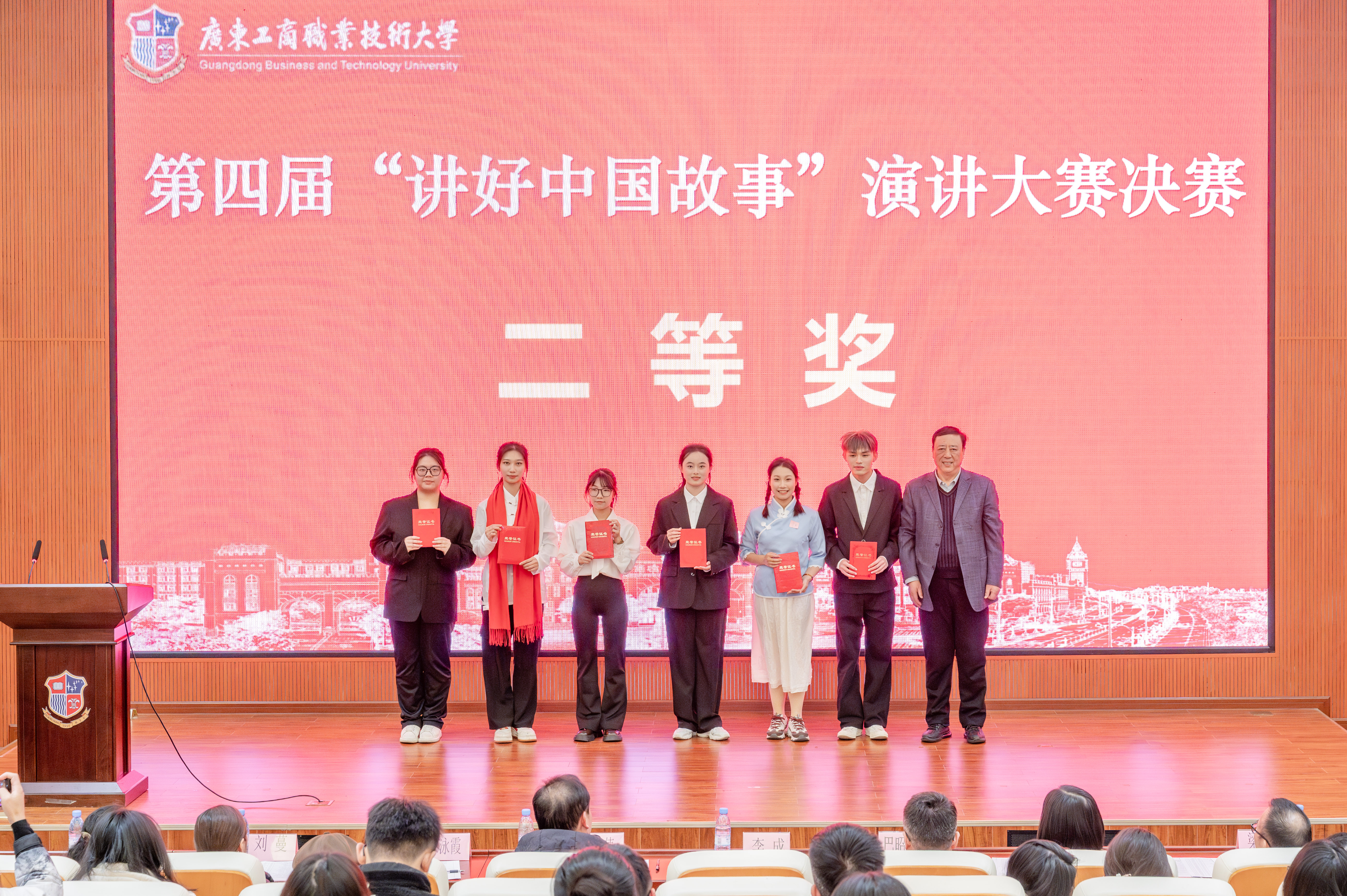 图4 李成处长与二等奖获得者合影.jpg 图4 李成处长与二等奖获得者合影.jpg