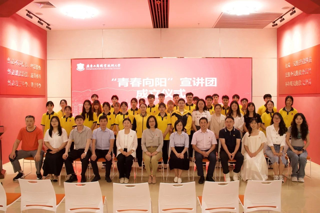 图6全体合影留念.jpg 图6全体合影留念.jpg